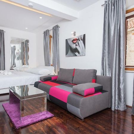 Studio Apartment Lena Kastela Bagian luar foto