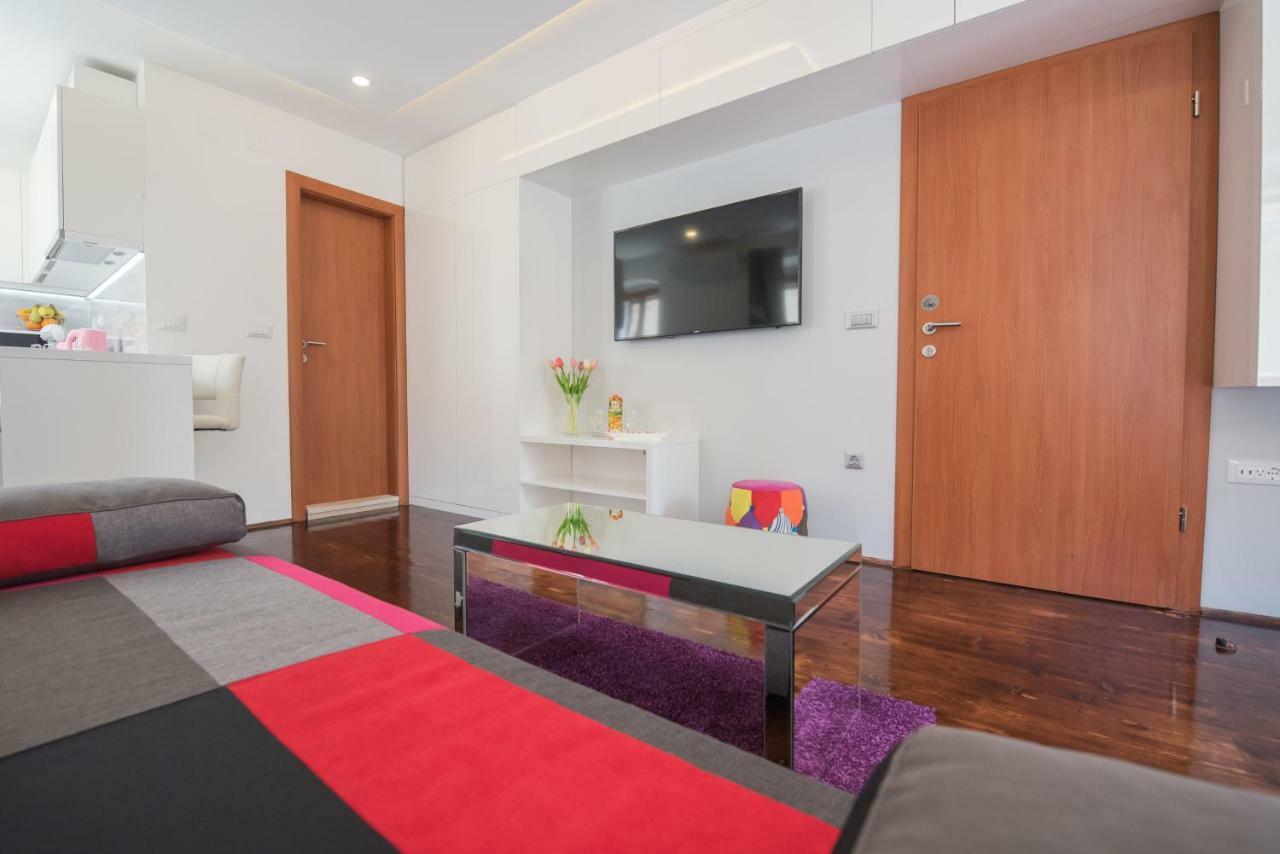 Studio Apartment Lena Kastela Bagian luar foto
