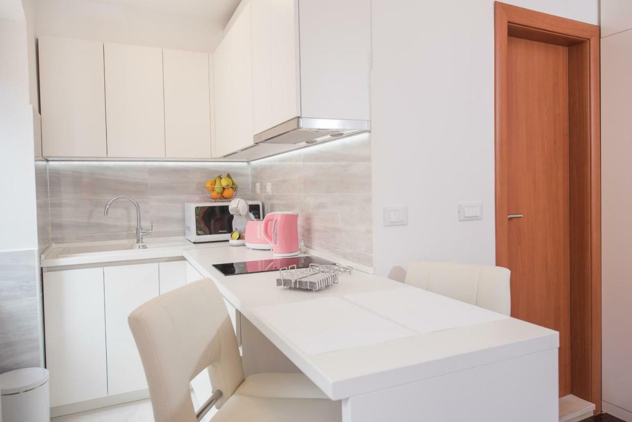 Studio Apartment Lena Kastela Bagian luar foto