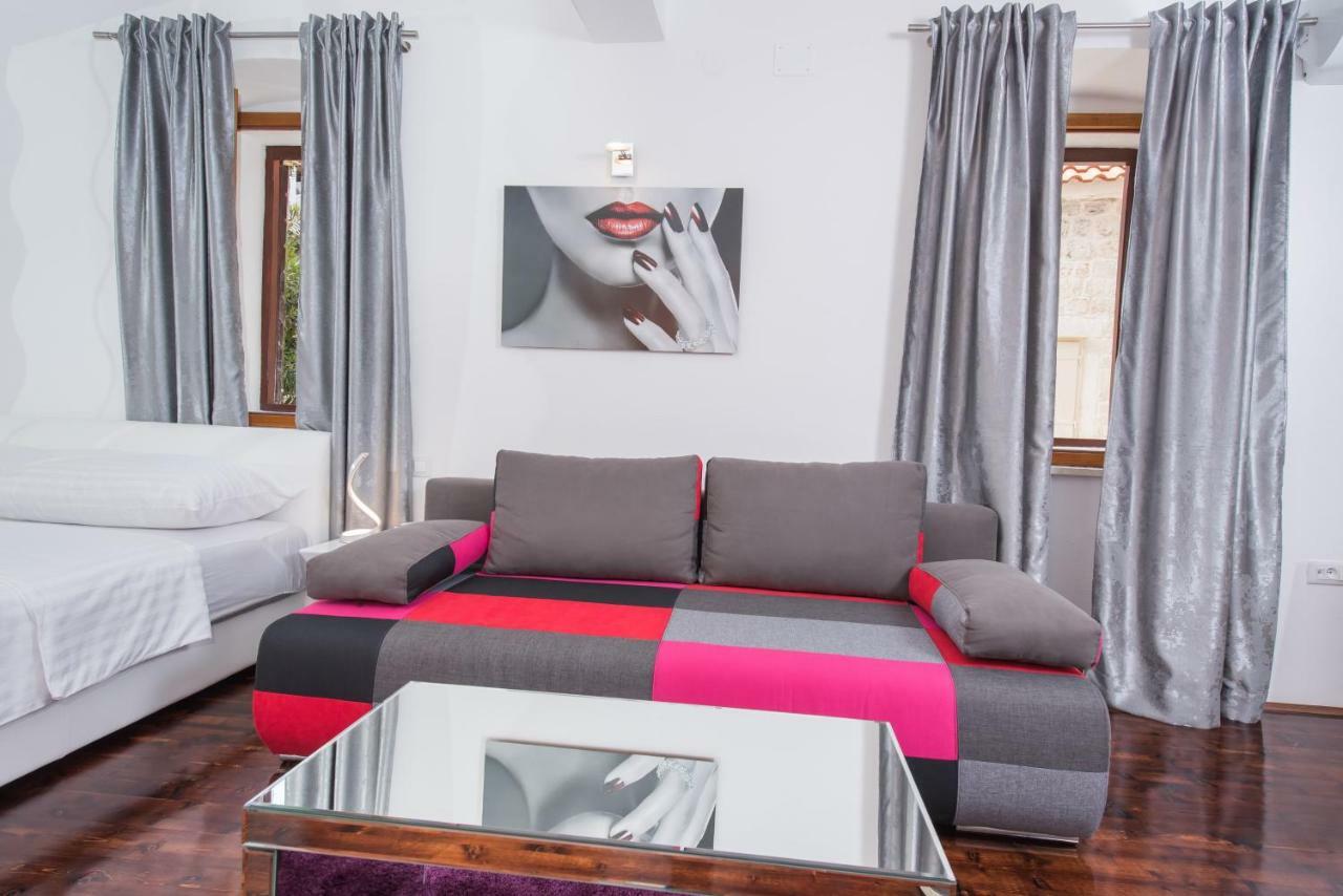 Studio Apartment Lena Kastela Bagian luar foto
