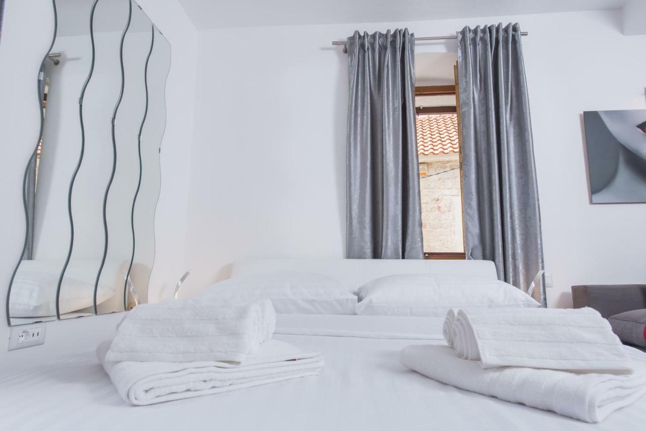 Studio Apartment Lena Kastela Bagian luar foto