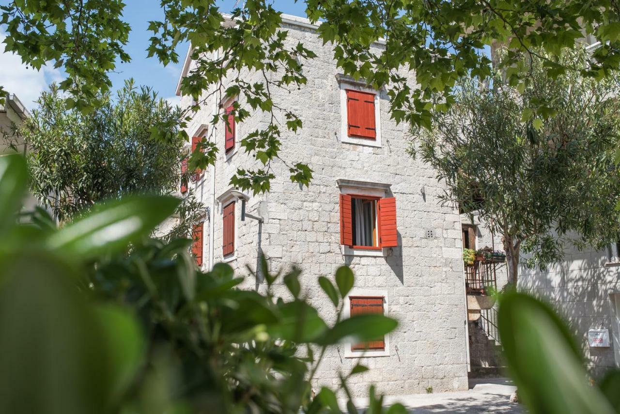 Studio Apartment Lena Kastela Bagian luar foto