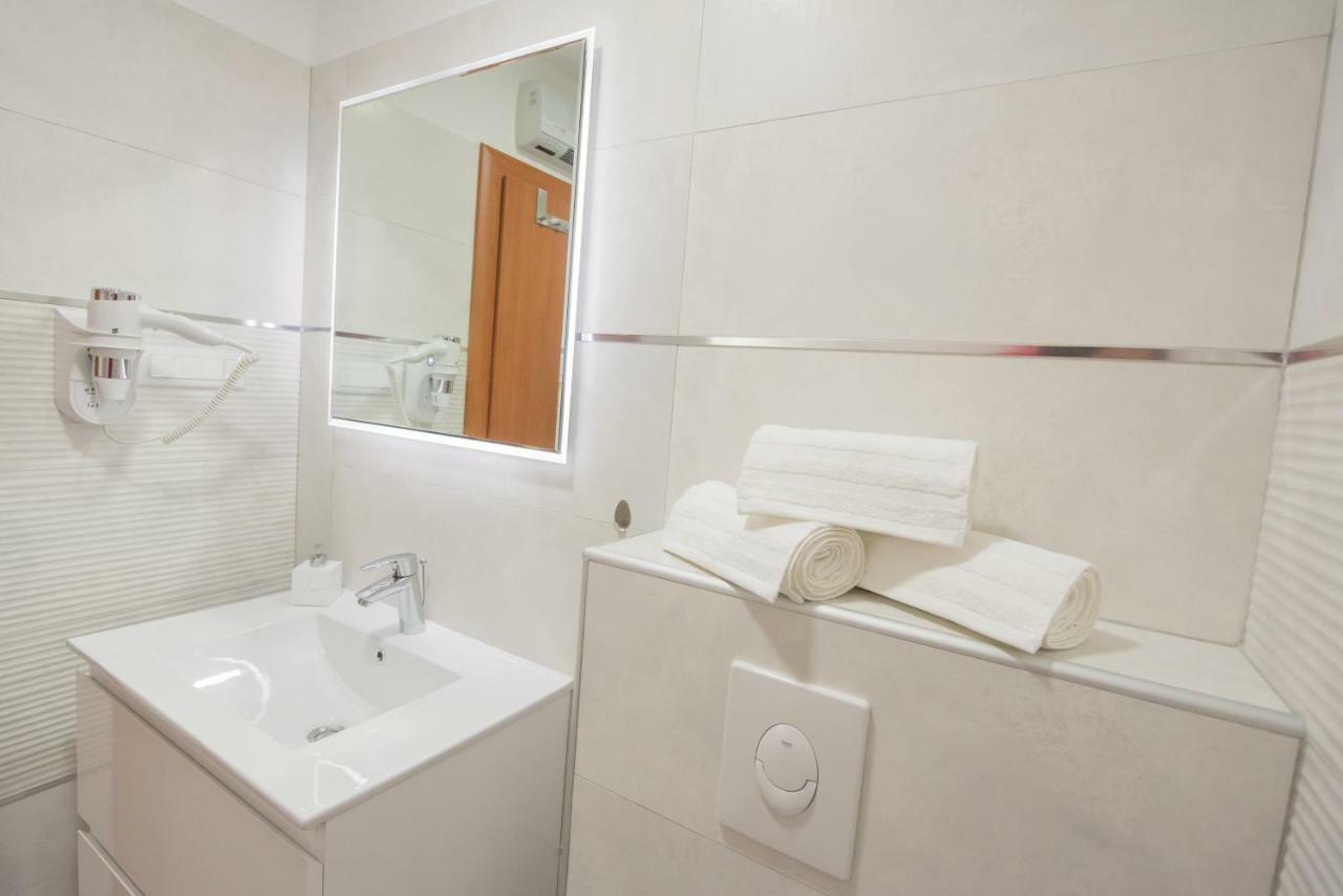 Studio Apartment Lena Kastela Bagian luar foto