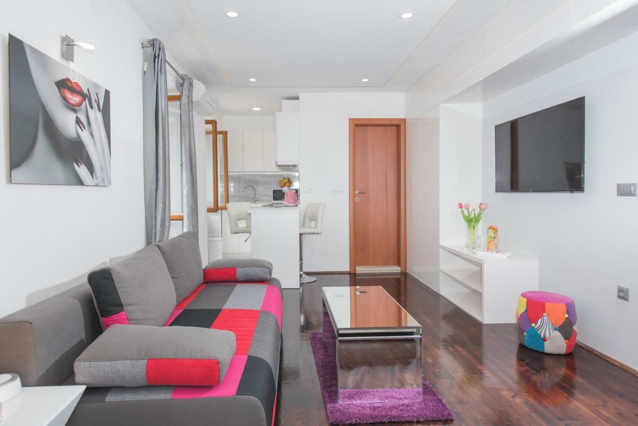 Studio Apartment Lena Kastela Bagian luar foto