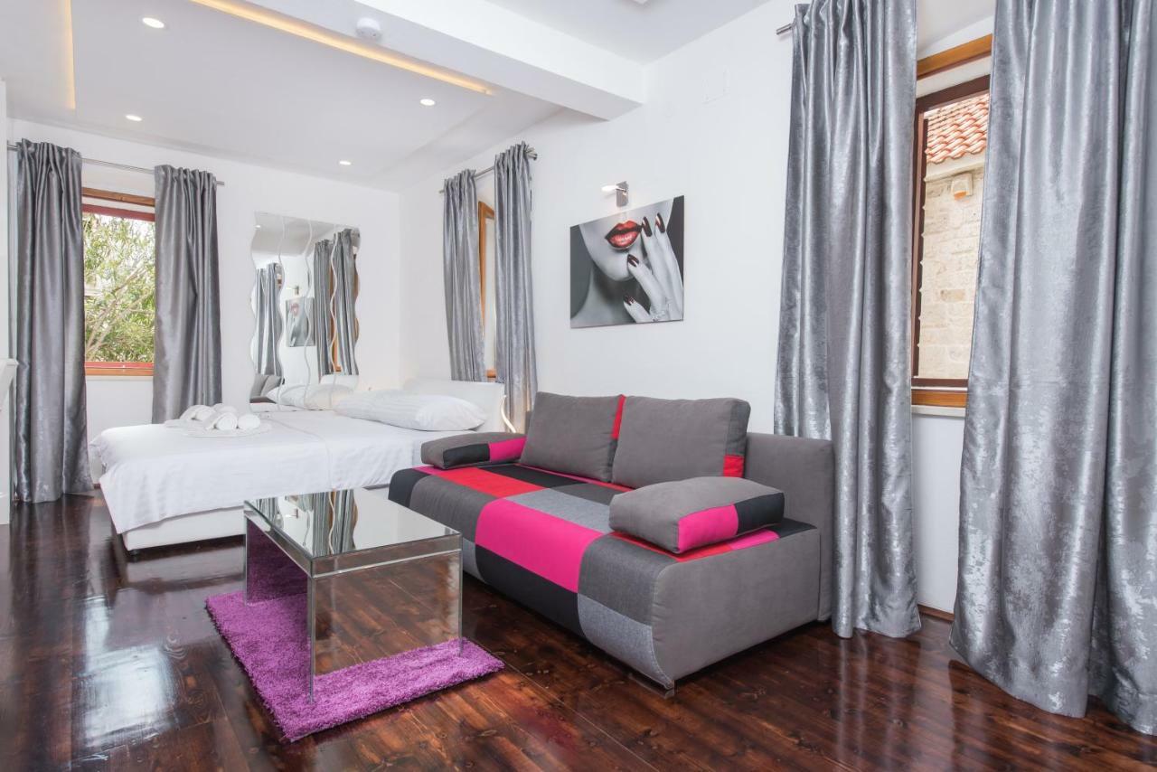 Studio Apartment Lena Kastela Bagian luar foto