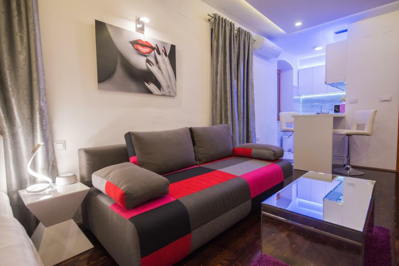 Studio Apartment Lena Kastela Bagian luar foto
