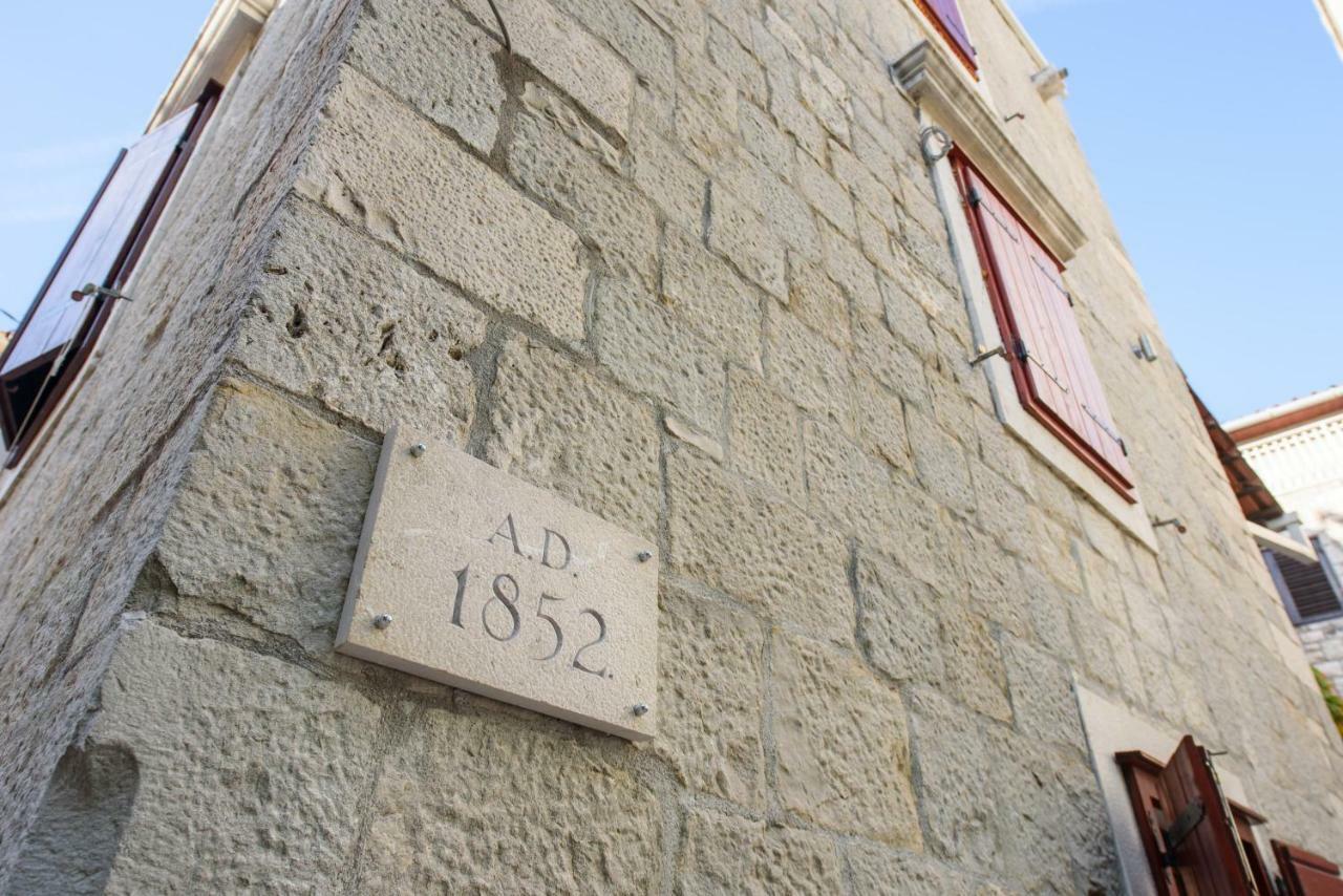 Studio Apartment Lena Kastela Bagian luar foto